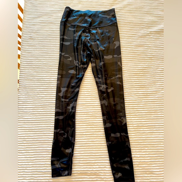 Gray and black Nike camo leggings - Picture 2 of 2